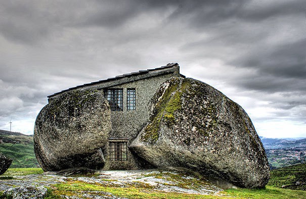 Каменната къща, Португалия