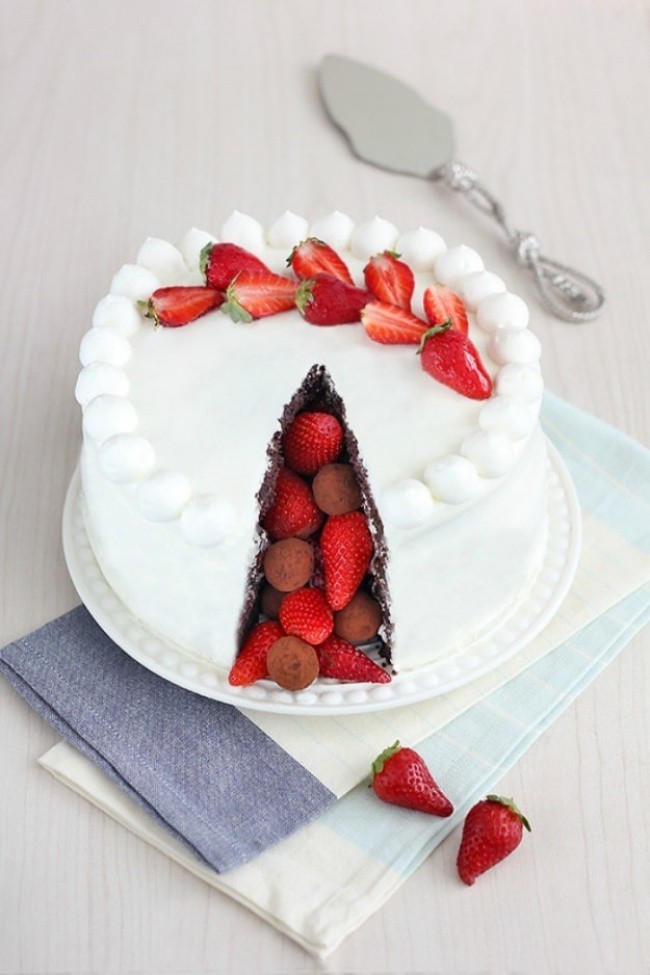 2. Торта с ягодова сърцевина
