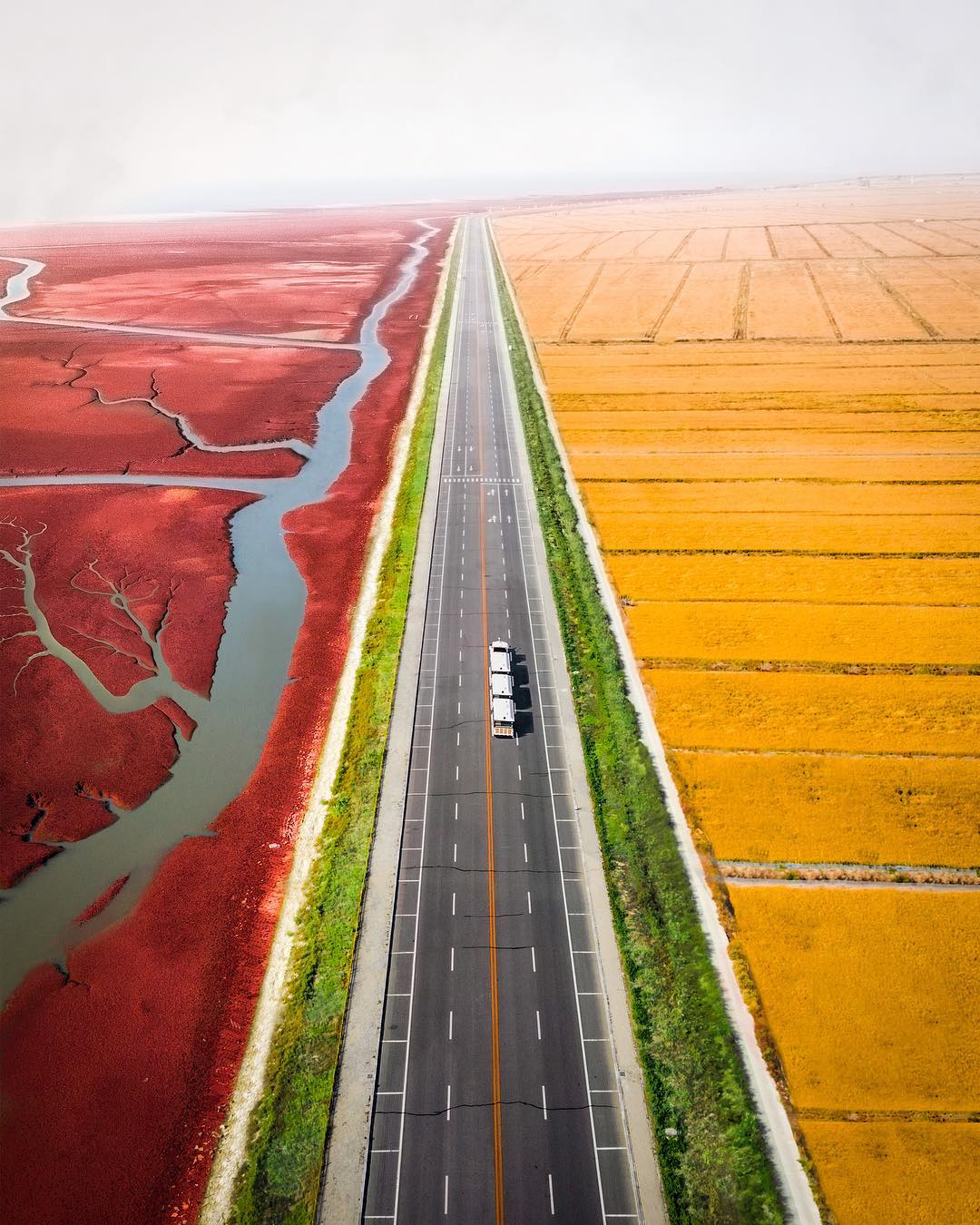 Пътят към Червения плаж, Китай