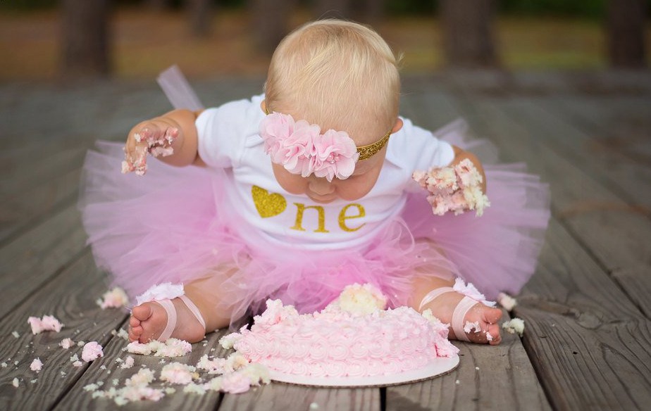 Идея за сладка фотосесия: Бебета срещу торти
