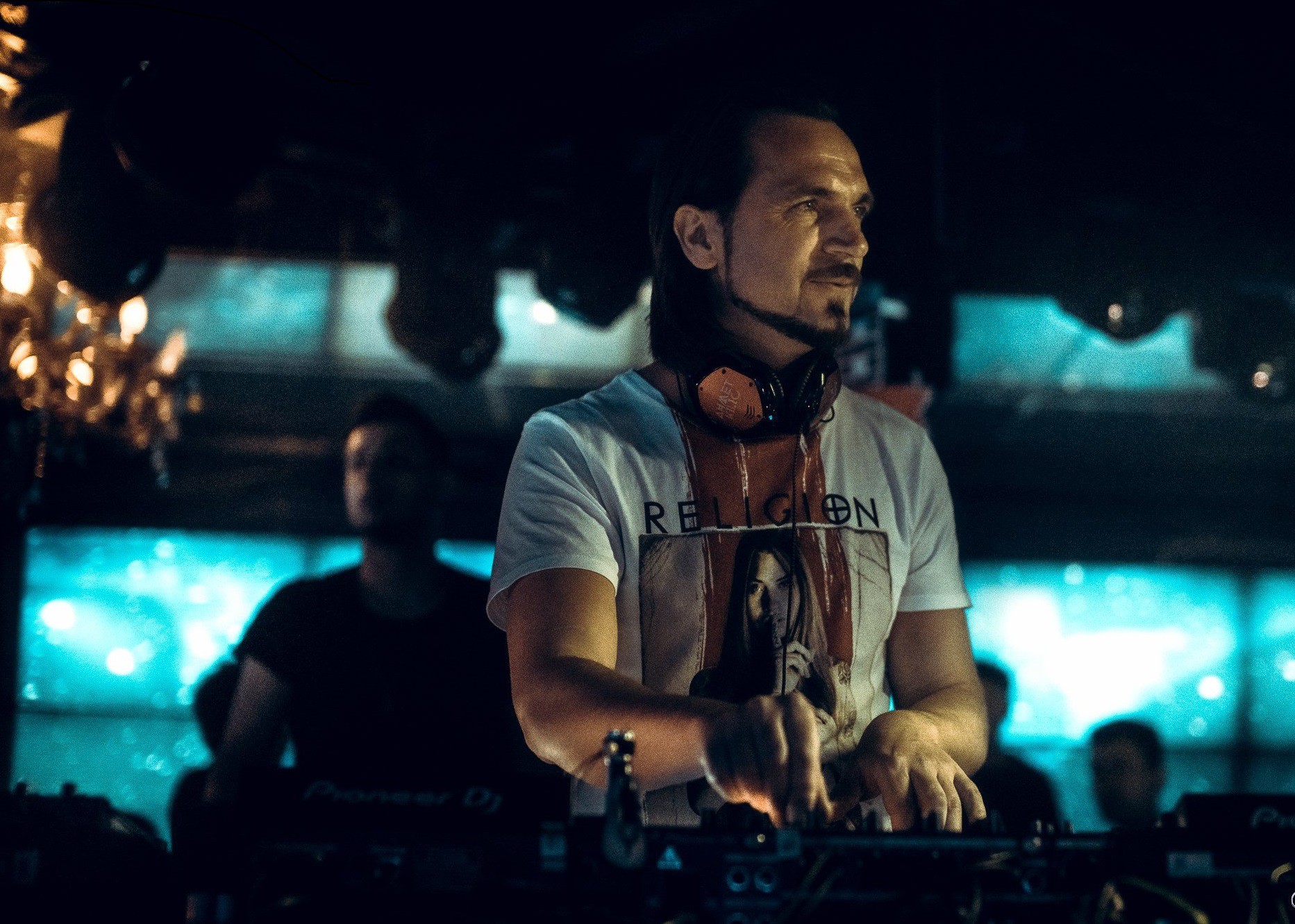 Световно известният DJ AHMET KILIC ще гостува в club ONYX в столицата