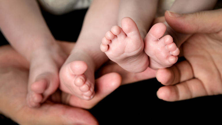 Медицинско чудо: Родиха се близнаци от двама различни бащи