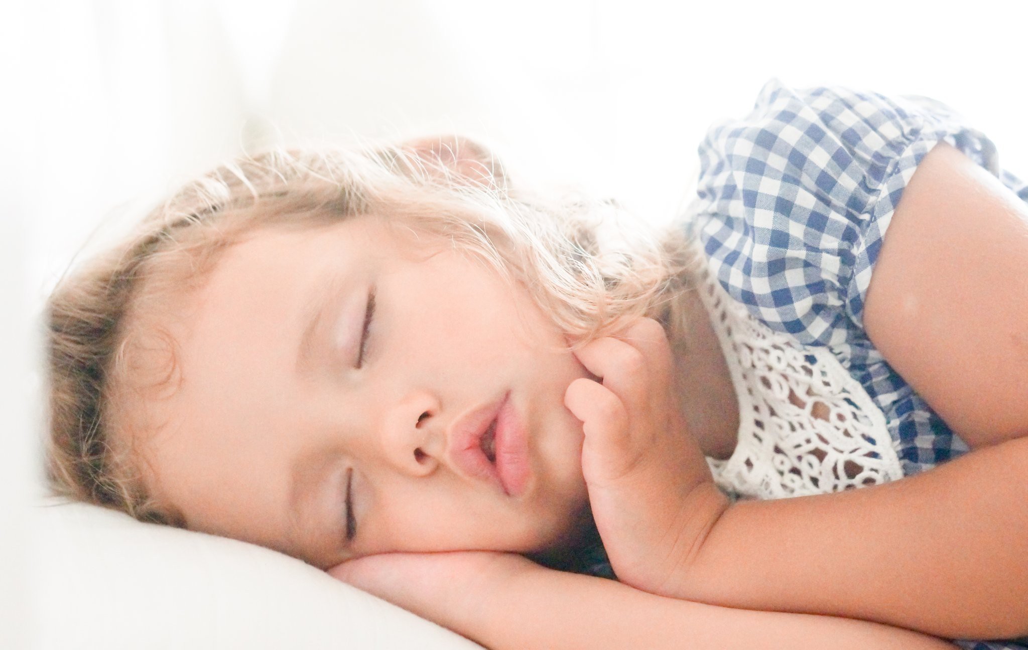Таблица показва от колко сън се нуждае детето ти във всяка възраст