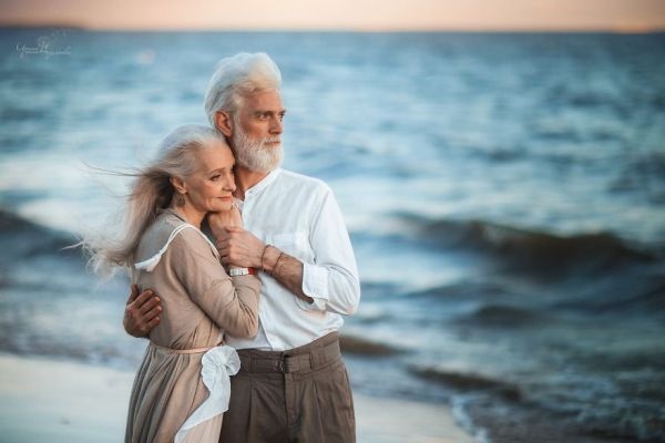 Любов завинаги: Фотограф заснема красивата любов на възрастна двойка