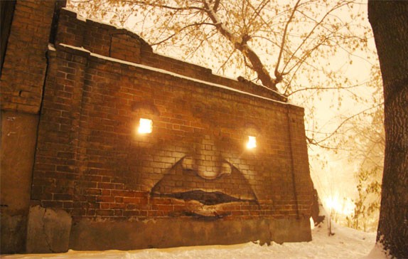 Руски стрийт артист съживява стари сгради