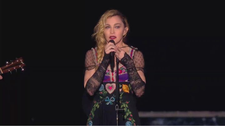 Мадона за Париж: 