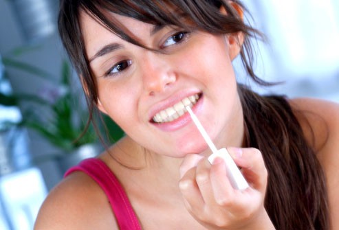 4 ефективни начина да се отървете от жълтите зъби на секундата!
