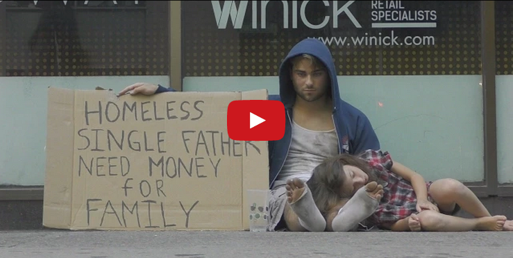 Кой буди повече съчувствие: Бездомен самотен баща или наркоман?
