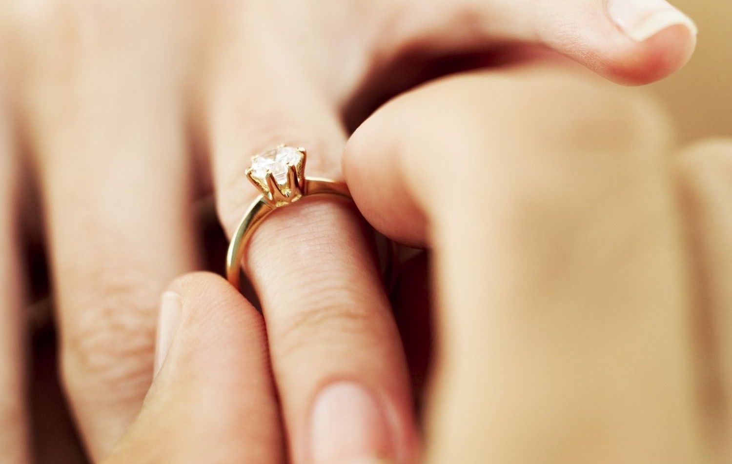 15 проблема, които само сгодените жени разбират
