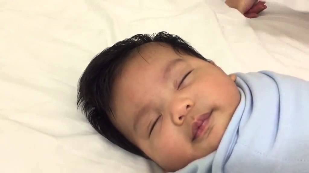 Как да приспите бебето си за 40 секунди (Видео)