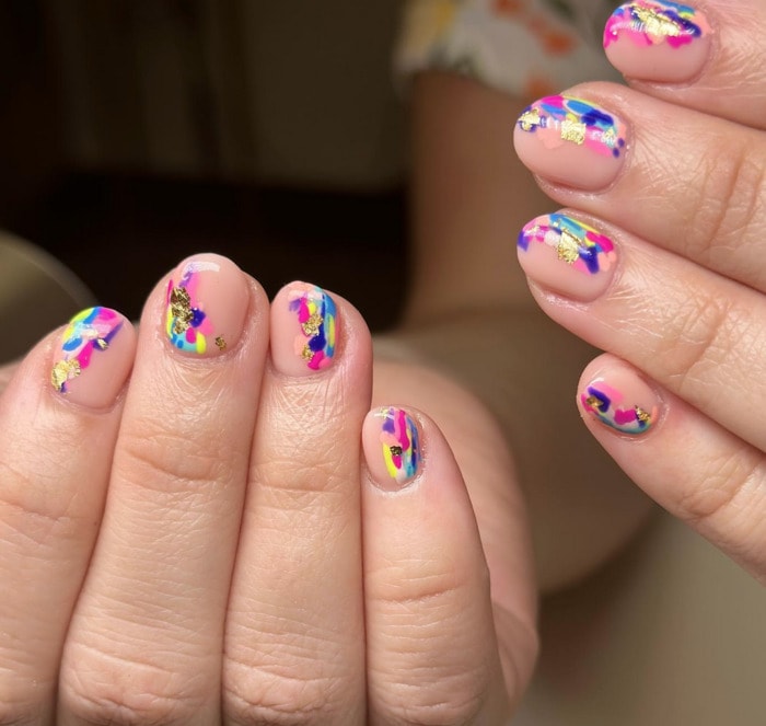  Многоцветни абстрактни нокти