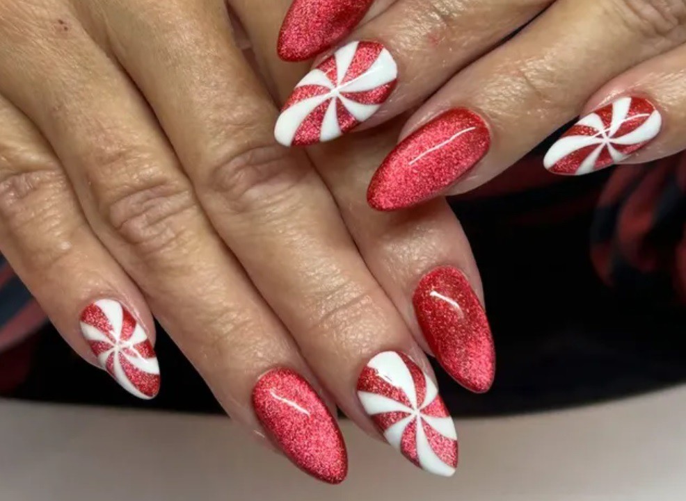 Нокти тип „близалка“ с ефект котешко око