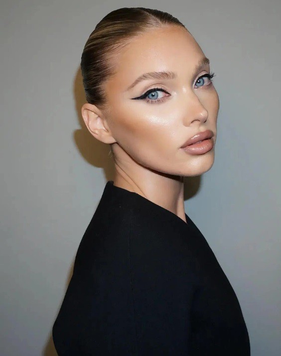 Перлени устни и дълга очна линия