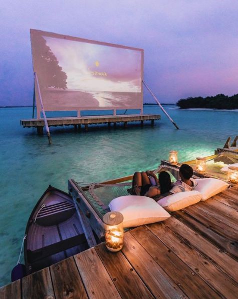 Кино вечер на Малдивите