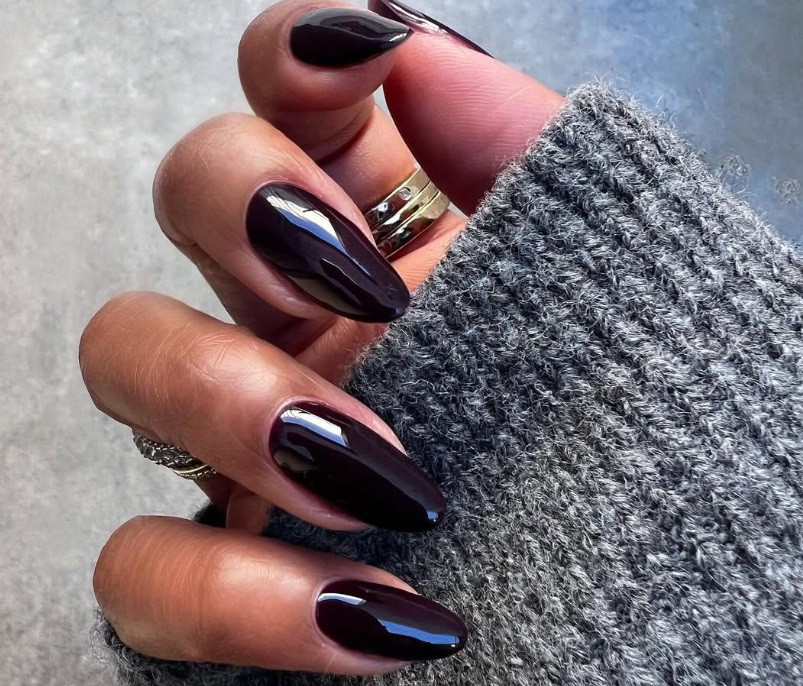 Едноцветен маникюр