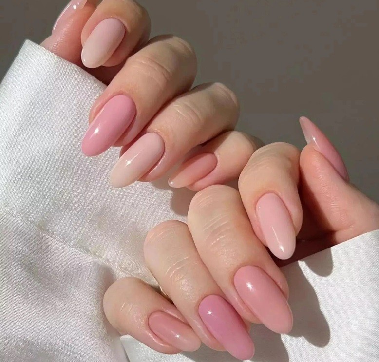Нюд маникюр с градиент