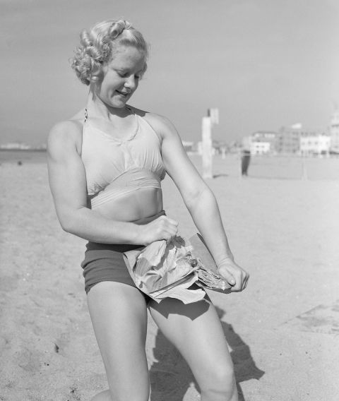 1938: Спортният бански