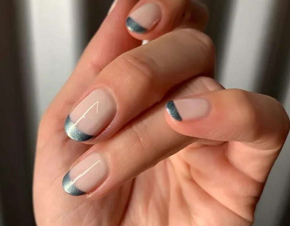 Метален френски маникюр