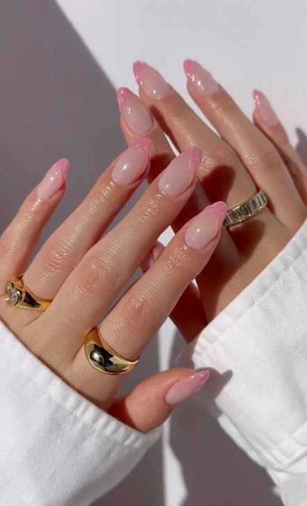 Розов френски маникюр