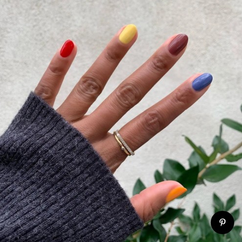 Разноцветни нокти