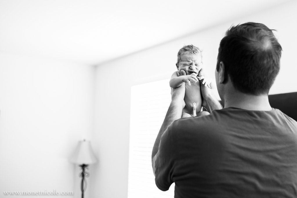 Las emotivas fotos de padres viendo a sus bebés por primera vez |  Dama.Ƅg - El sitio favorito de todas las damas