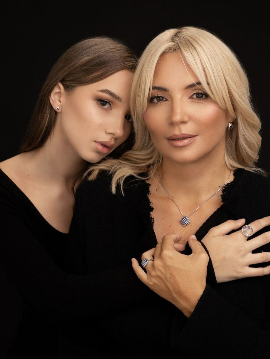 Ирина с дъщеря си