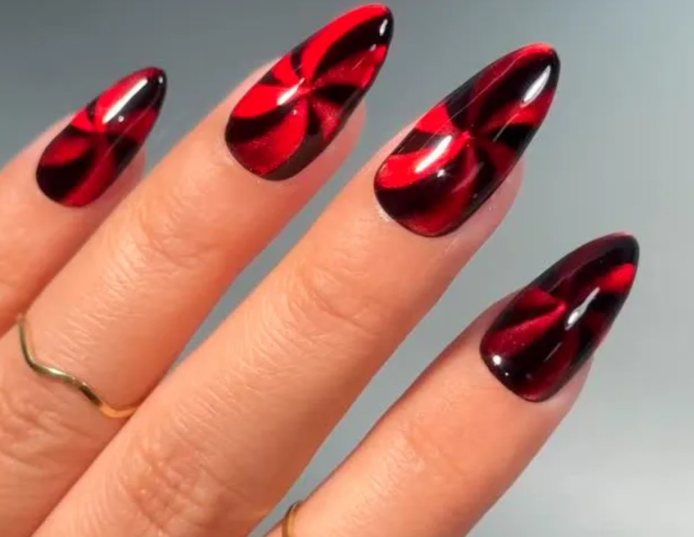 Изразителност в червено и черно