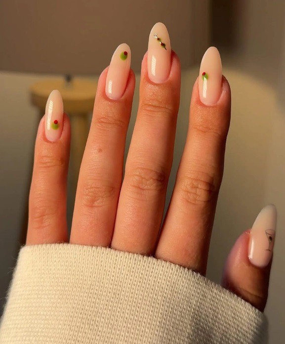 Нюд с минималистичен дизайн