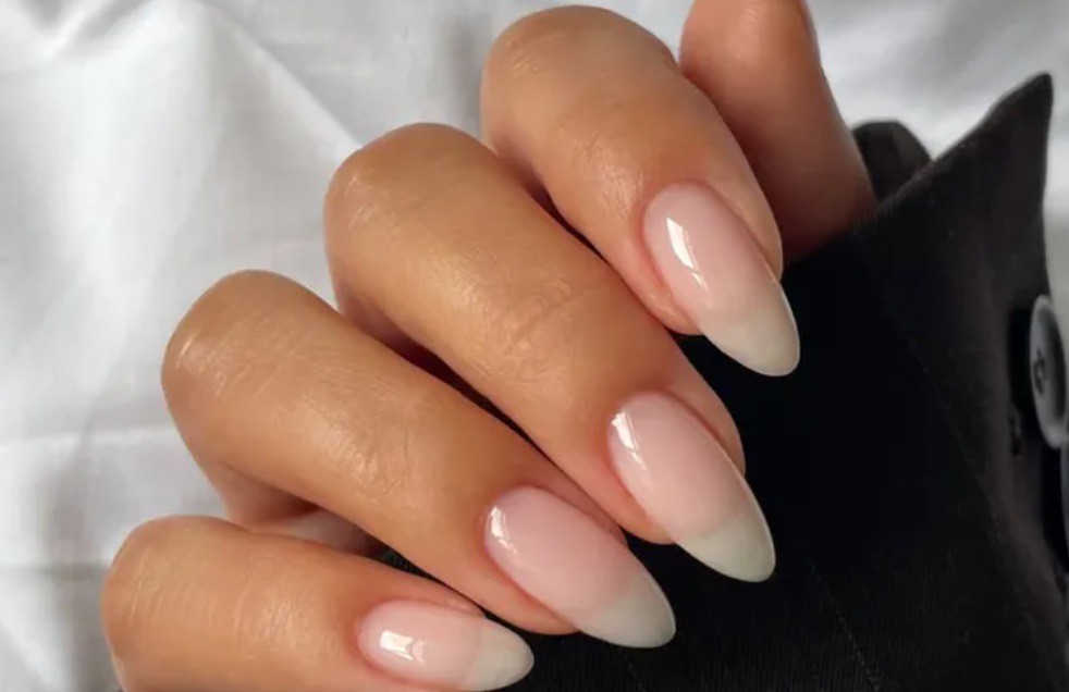 Фин френски маникюр