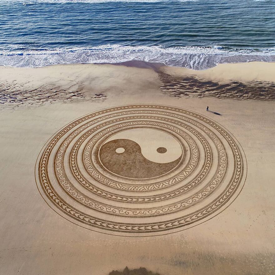 Невероятни рисунки на пясъка