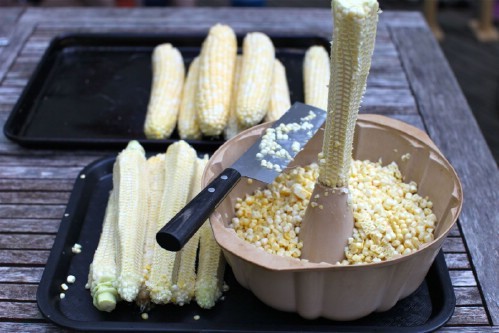 Нарони царевицата във форма за кекс