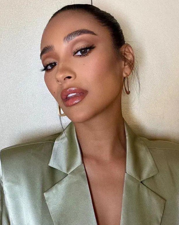 Кафяви перлени устни