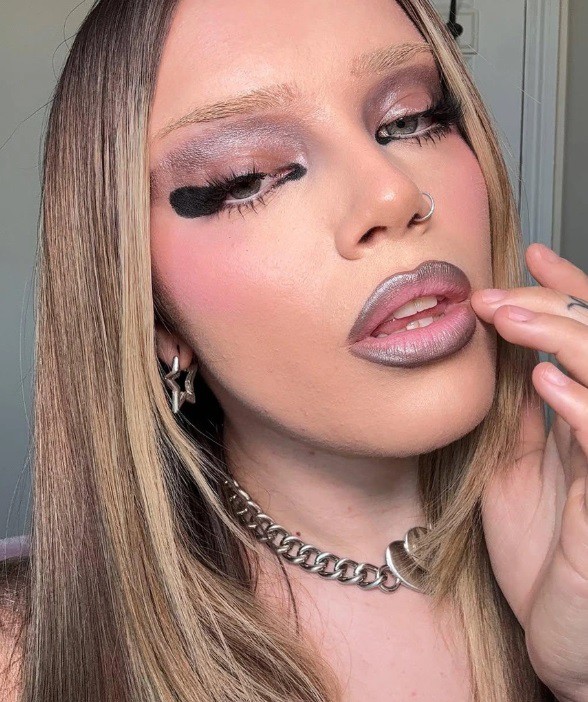 Дързък грим с тъмен контур