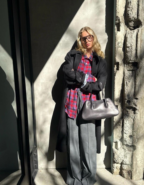 Отворено палто + карирана риза + пантало