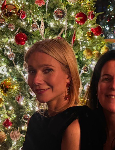 Гладка, равномерно руса коса от корена