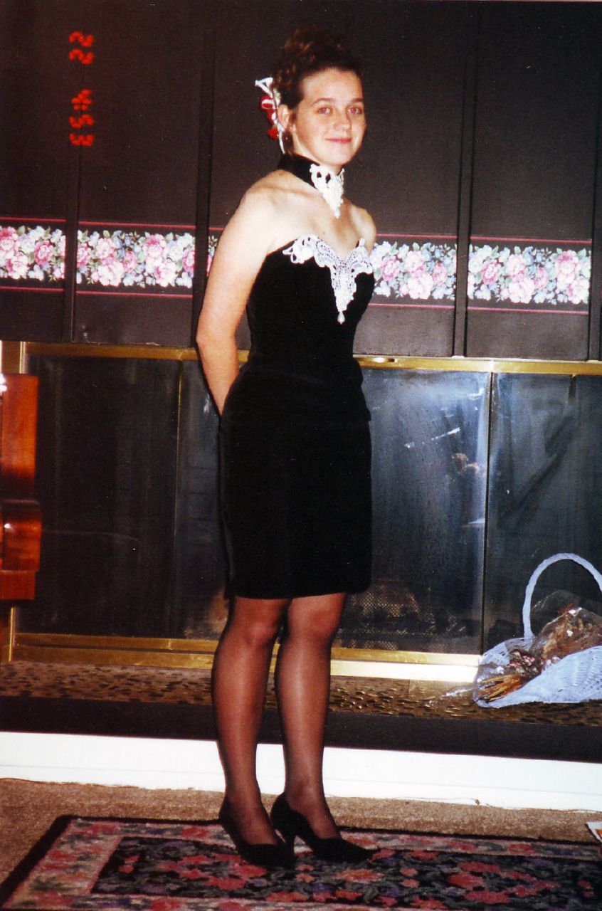 1995: Дантелени рокли и подходящо колие