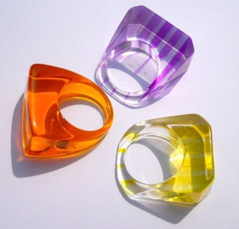 9. Големите пластмасови пръстени