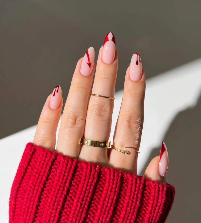Маникюр с ярки акценти