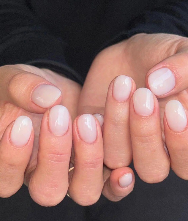 Млечен маникюр