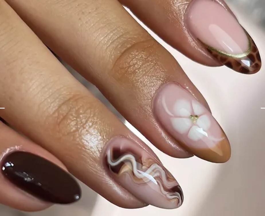 Идеи за маникюр с „цъфтящ“ лак