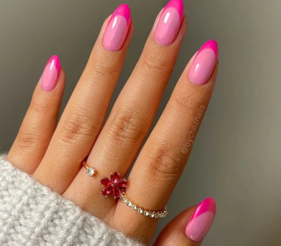 Розови хромирани нокти с френски връхчет