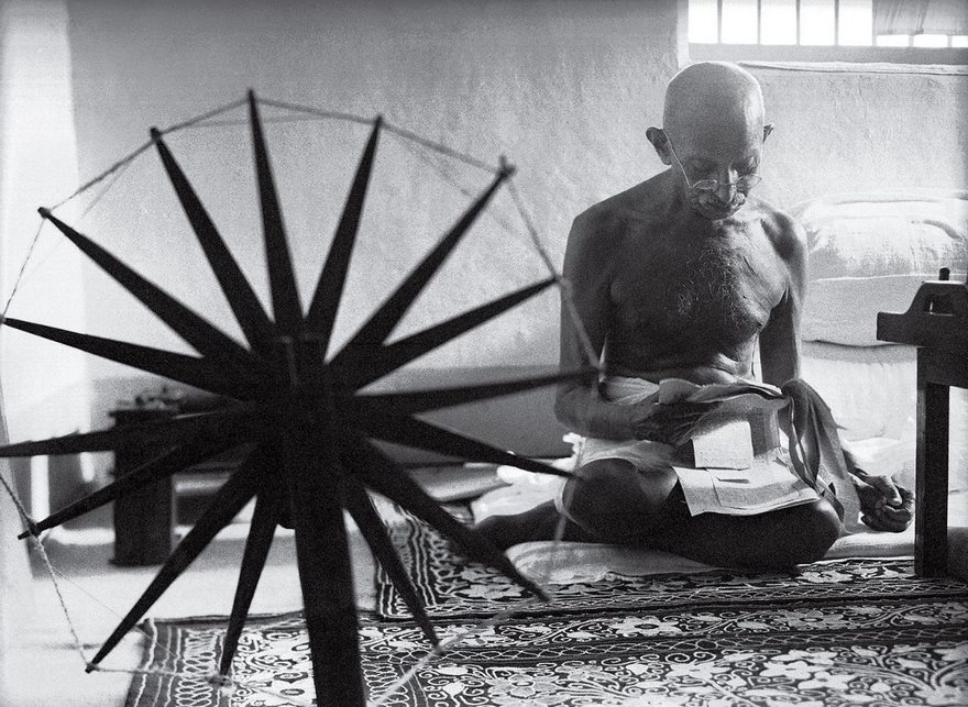 Ганди и чекръкът, М. Бърк-Уайт, 1946