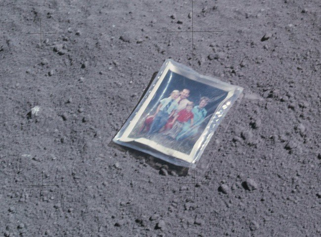 Семейна снимка на Луната, 1972 г.