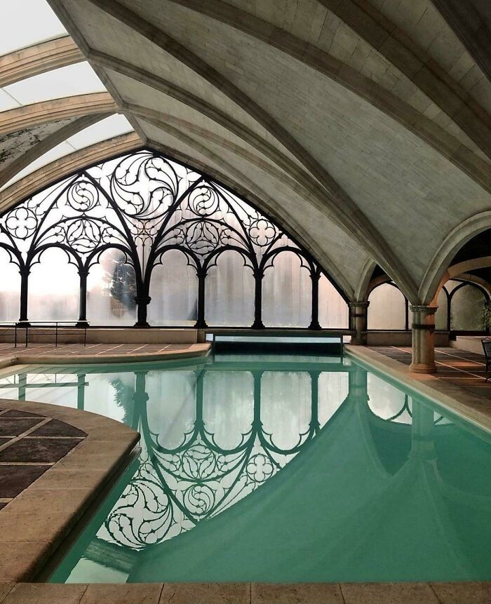 Къща с басейн, Испания