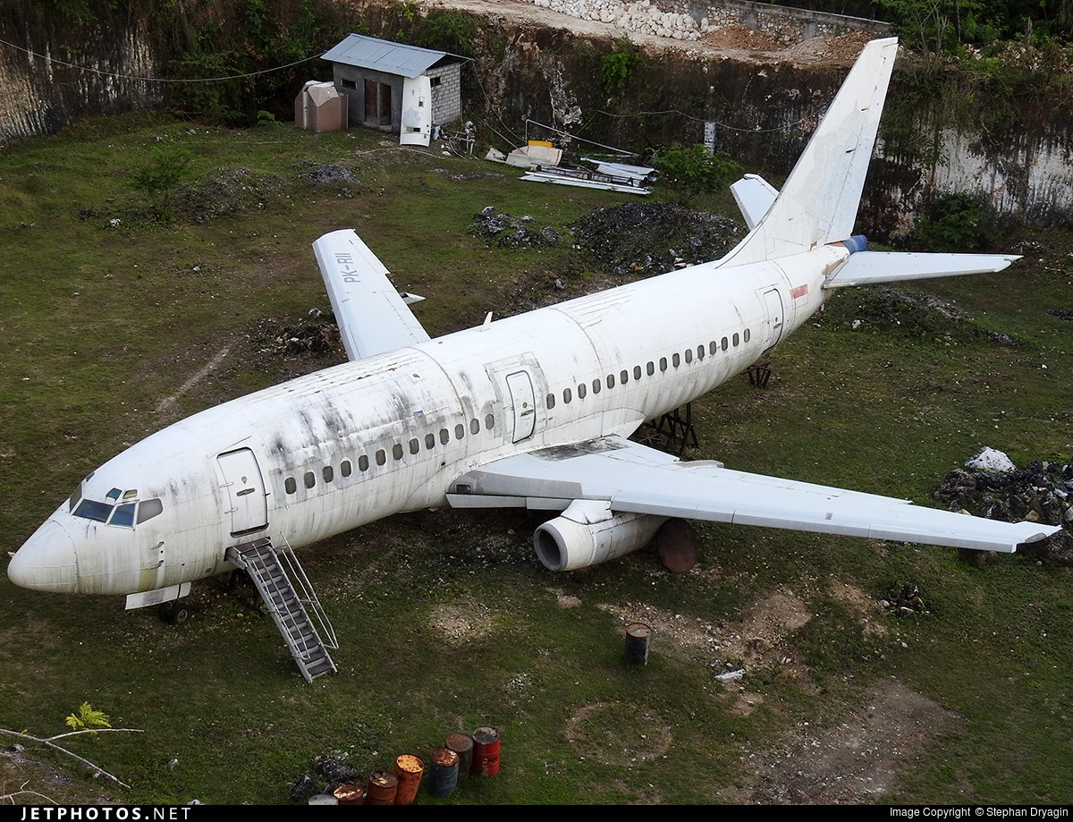 Изоставеният „Боинг-727“