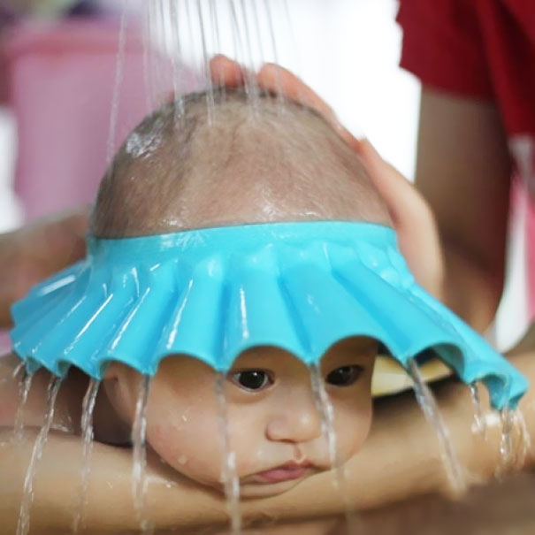 Предпазна бебешка шапка за баня