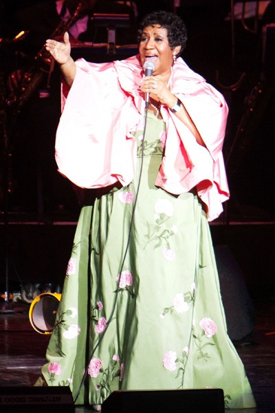 Арета Франклин на сцената през 2011 г.