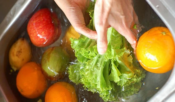 Дезинфекцирай плодовете и зеленчуците