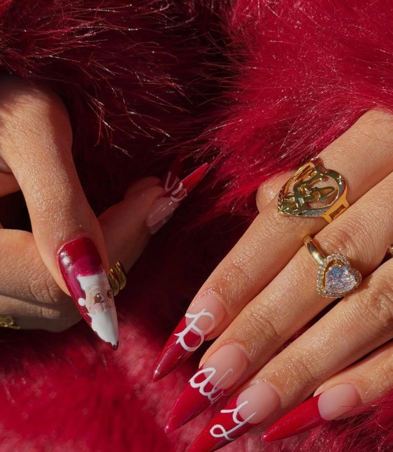 Бляскав червен маникюр