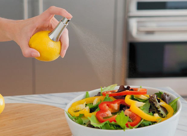 Ето как лесно да освежим салата с лимон